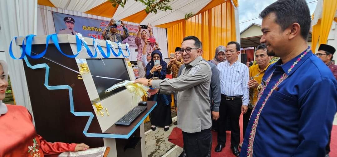 Bupati Eka Putra Launching SIMPONI di Ujung Jari, di Nagari Tanjung Sungayang. 